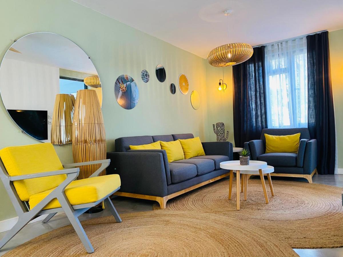 Sweet Beach Apt-Pool, Terrace, Ground Floor, Few Steps From Beach! Flic en Flac Exterior photo